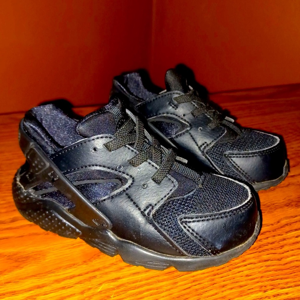 Nike Air Huarache Kids Size 9C All Black Running Shoes Sneakers Athletic NEW